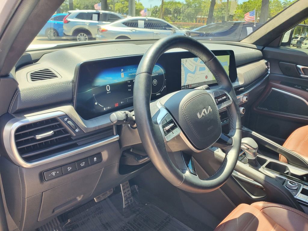 Used 2024 Kia Telluride SX Prestige w/ Towing Package AWD/4WD image 14