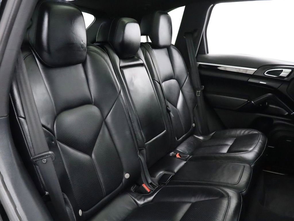 Used 2016 Porsche Cayenne image 33