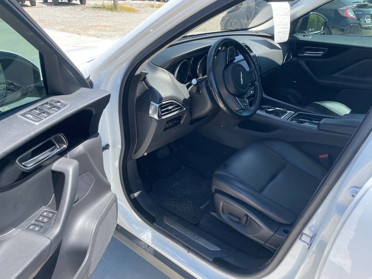 Used 2018 Jaguar F-PACE Premium AWD/4WD image 17