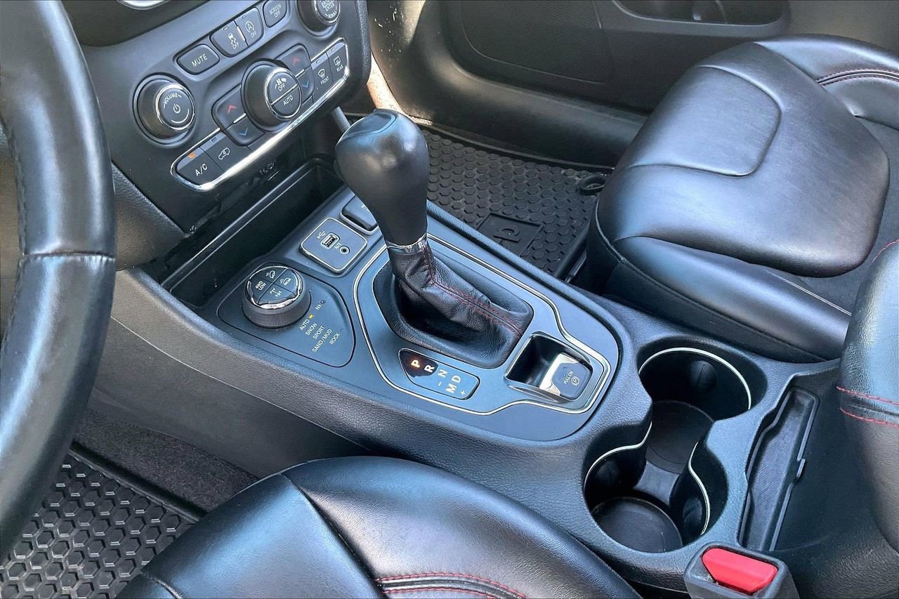 Used 2019 Jeep Cherokee Trailhawk w/ Comfort/Convenience Group image 31