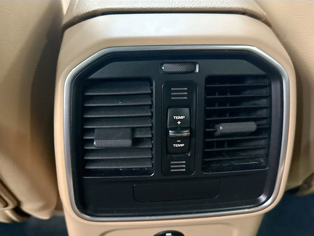 Used 2022 Porsche Macan image 26