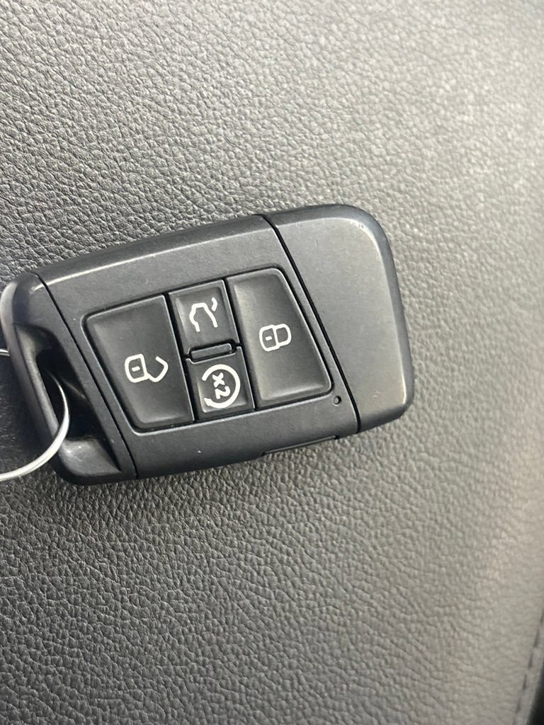 Used 2018 Volkswagen Atlas SEL w/ R-Line Package AWD/4WD image 32