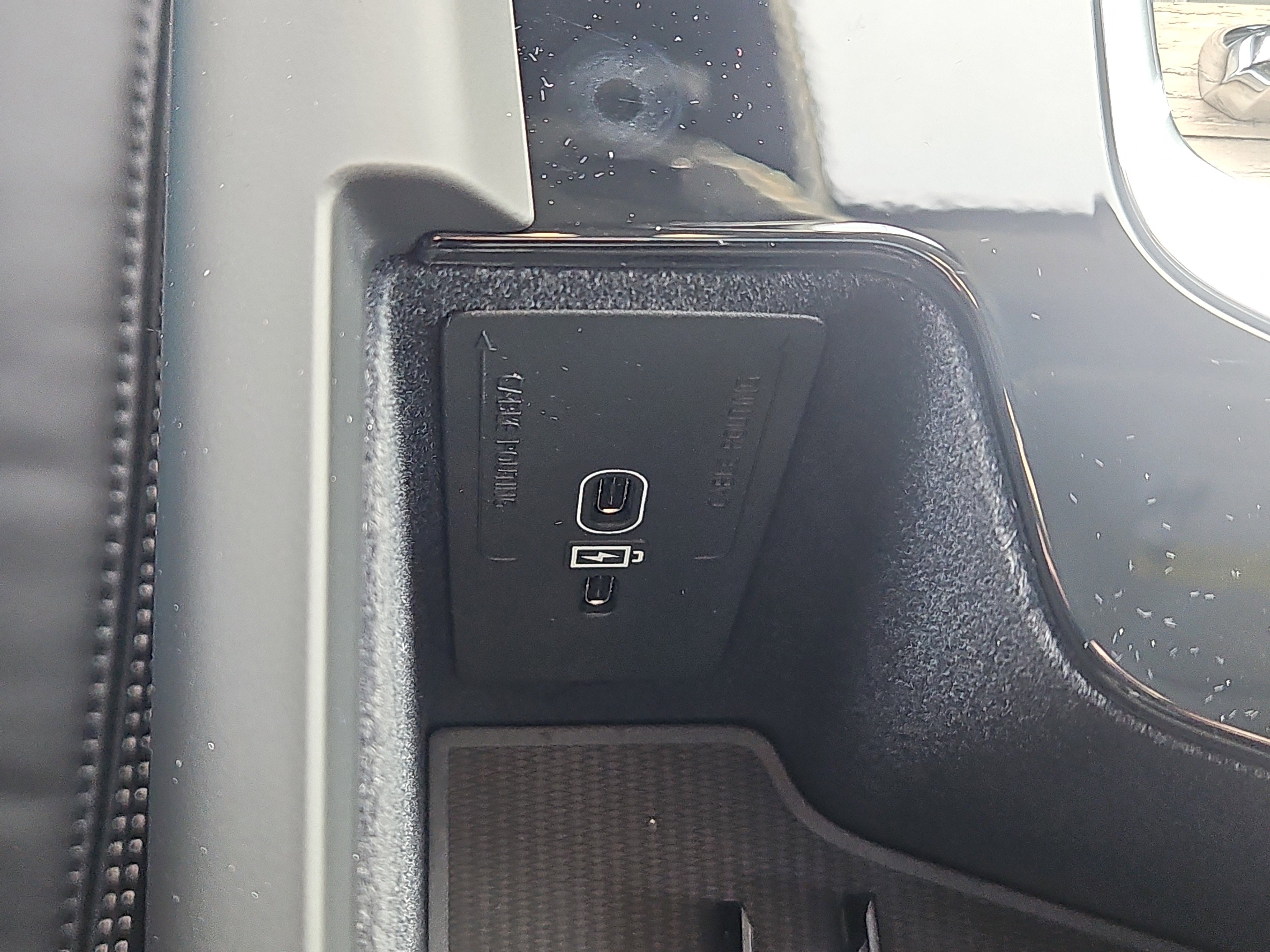 New 2026 Volvo XC60 T8 Ultra w/ Protection Package Premier image 8