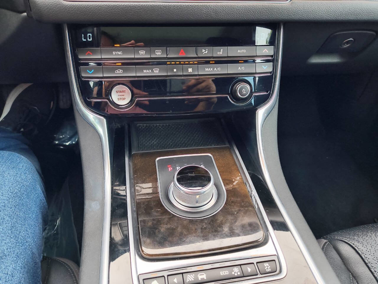 Used 2016 Jaguar XF Prestige AWD/4WD image 56