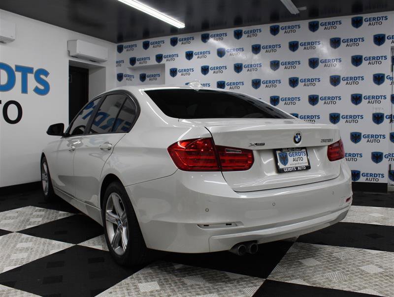 Used 2014 BMW 328i xDrive Sedan AWD/4WD image 2