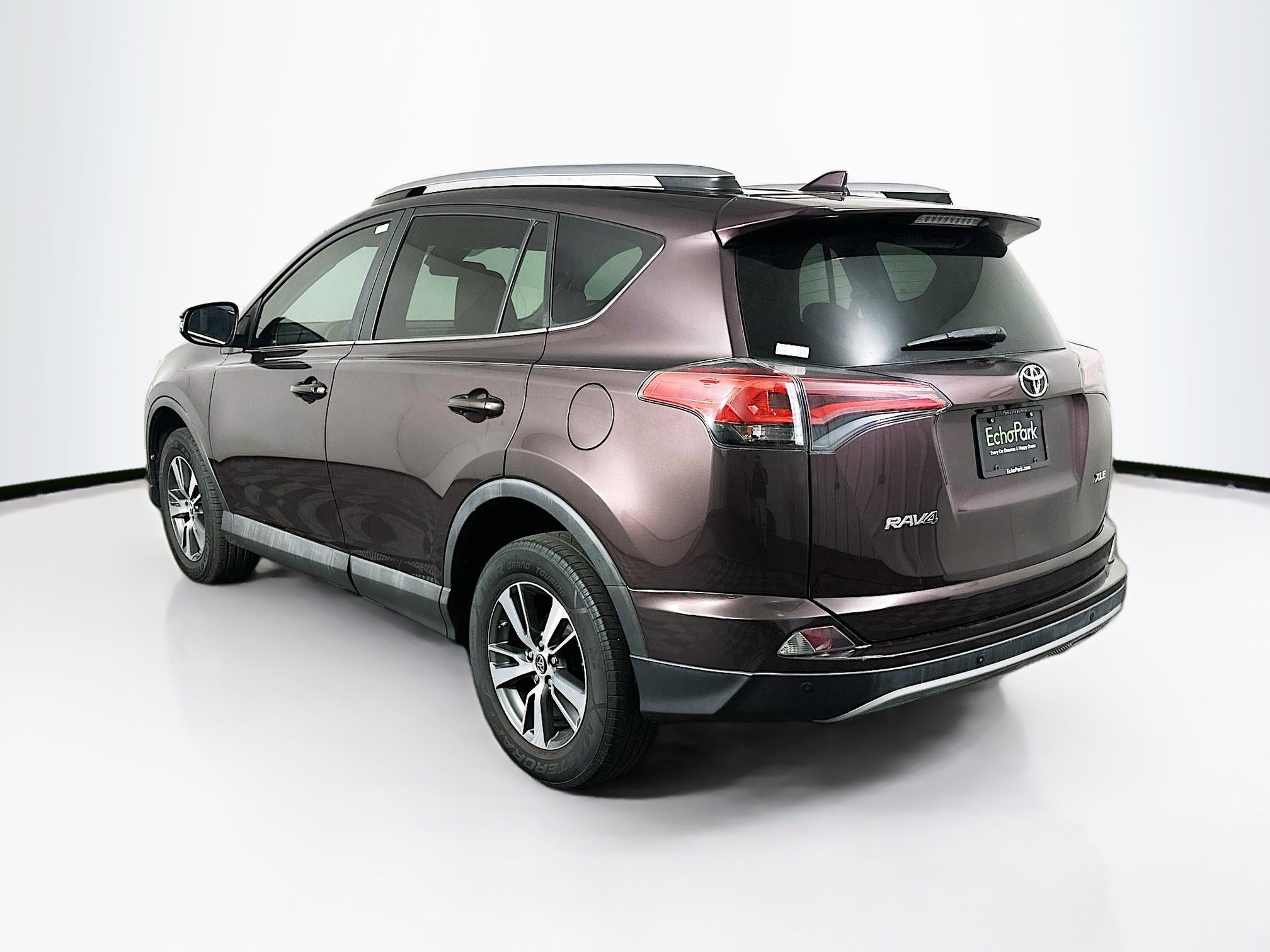 Used 2018 Toyota RAV4 XLE FWD image 5