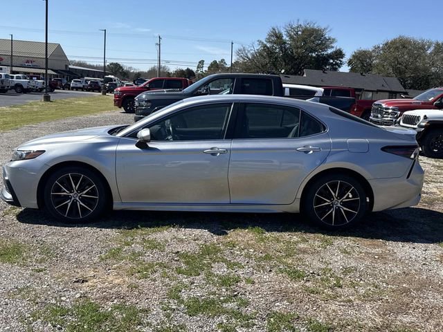 Used 2024 Toyota Camry SE image 4