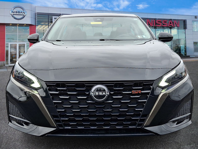 Certified 2023 Nissan Altima 2.5 SR w/ SR Premium Package FWD image 2