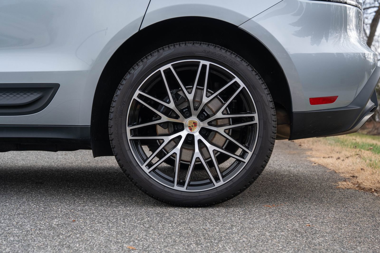 Certified 2025 Porsche Macan image 12