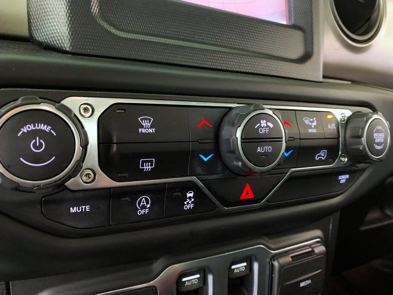 Used 2018 Jeep Wrangler Sport AWD/4WD image 11
