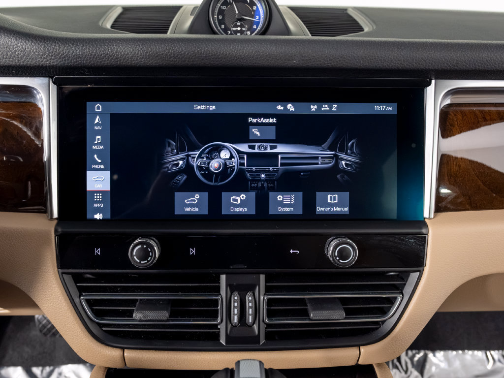 Certified 2026 Porsche Macan AWD/4WD image 29