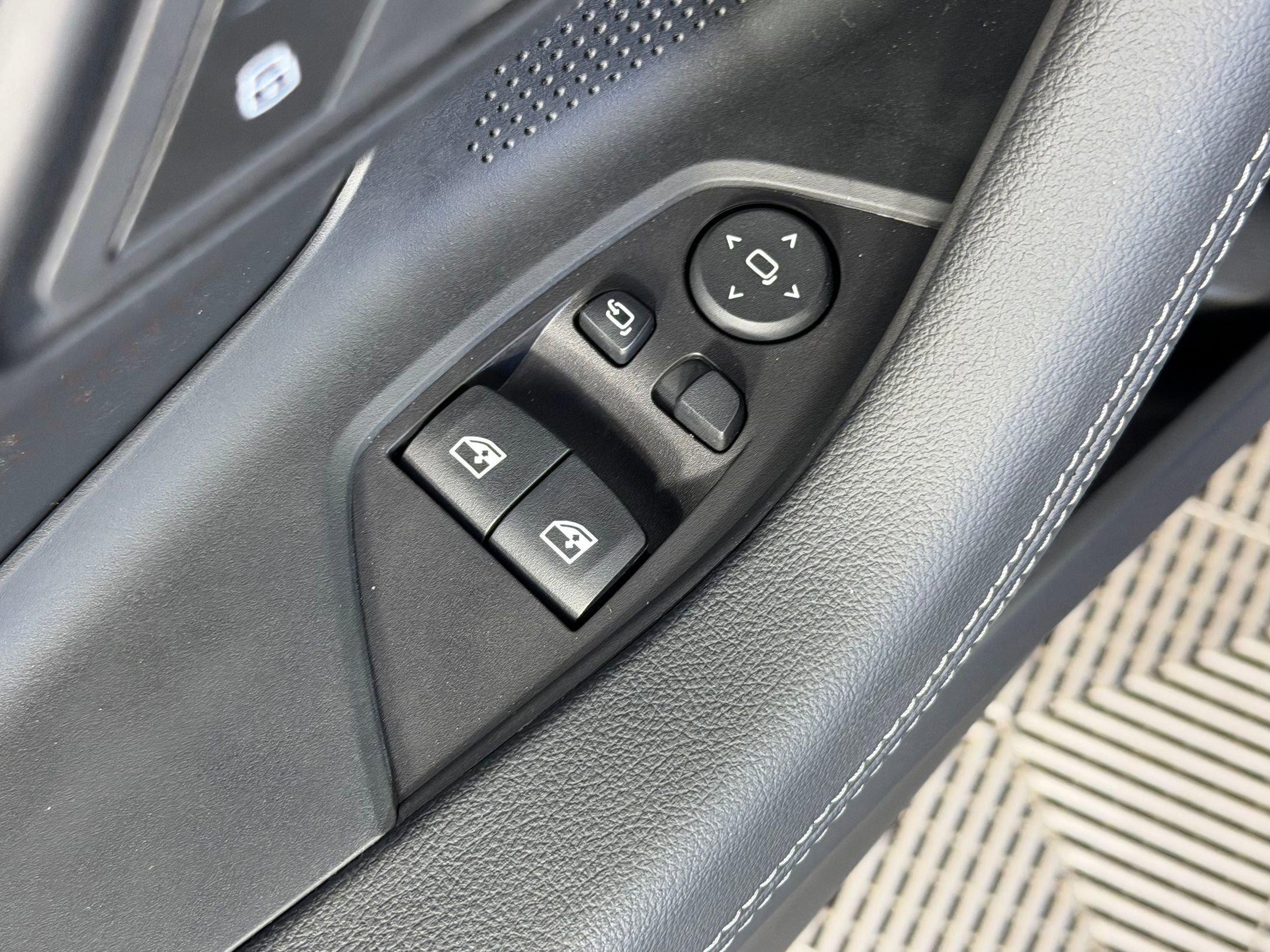 Used 2026 BMW 230i Coupe RWD image 19