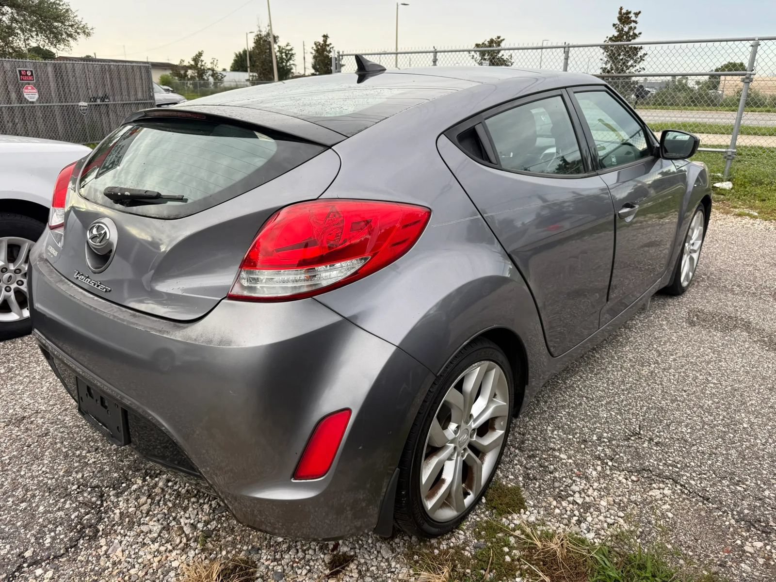 Used 2013 Hyundai Veloster w/ Style Pkg FWD image 4