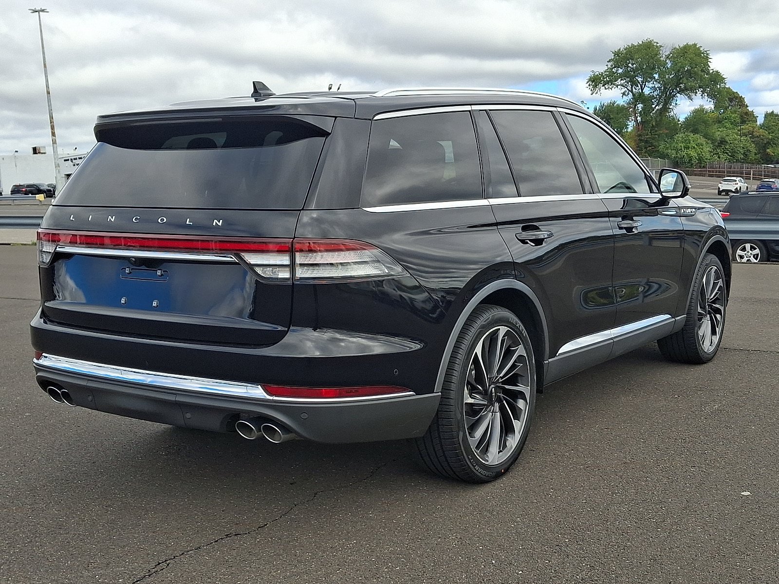 Used 2023 Lincoln Aviator Reserve w/ Equipment Group 201A AWD/4WD image 6