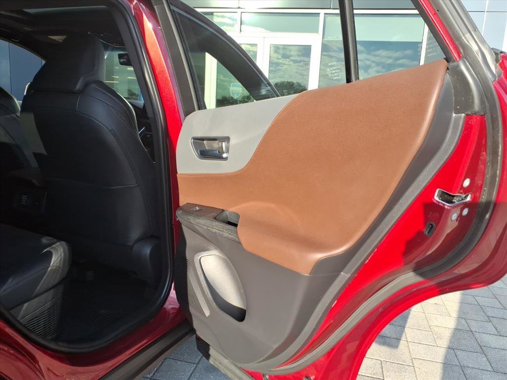 Used 2023 Toyota Venza Limited image 16