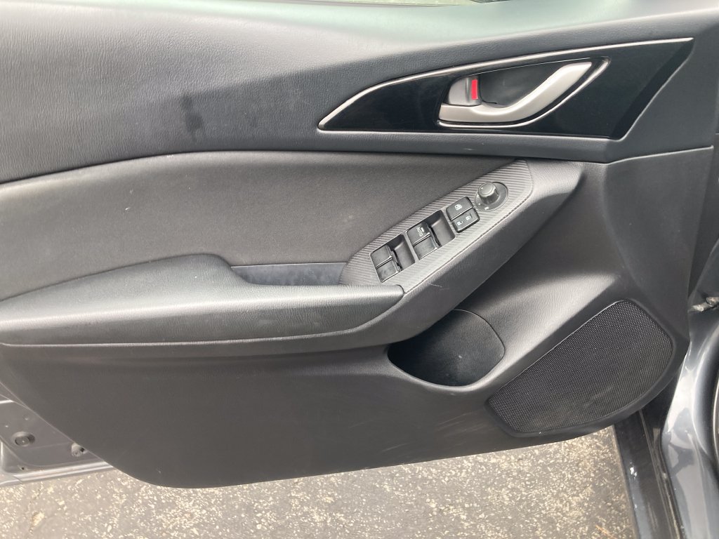 Used 2016 MAZDA MAZDA3 i Sport FWD image 13