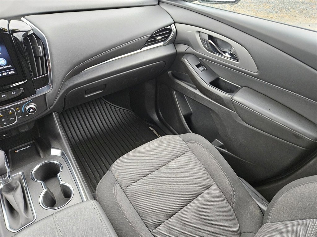 Used 2023 Chevrolet Traverse LT image 15