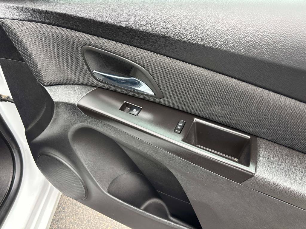 Used 2015 Chevrolet Cruze LT image 15