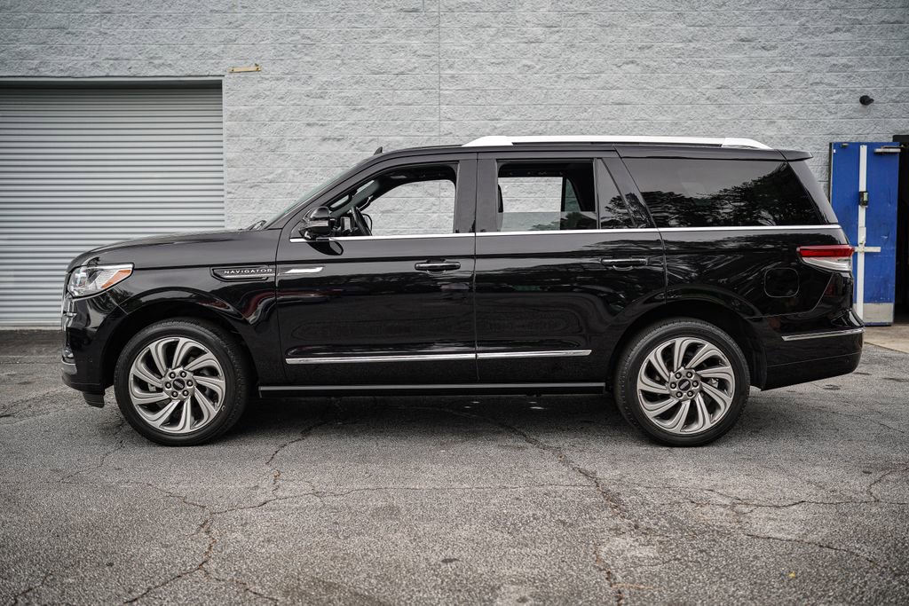 Used 2023 Lincoln Navigator Reserve RWD image 10