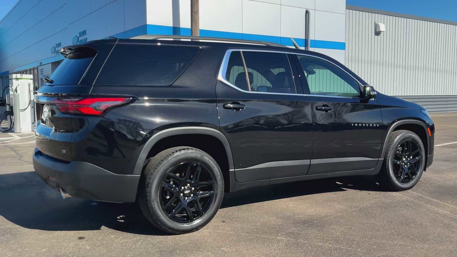 Certified 2023 Chevrolet Traverse LT w/ Rear Camera Mirror Package image 2