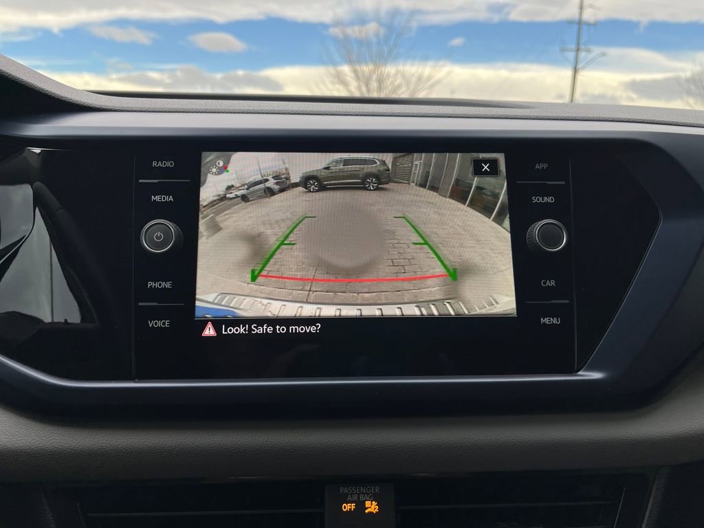 Certified 2023 Volkswagen Taos SE w/ Panoramic Sunroof Package image 16