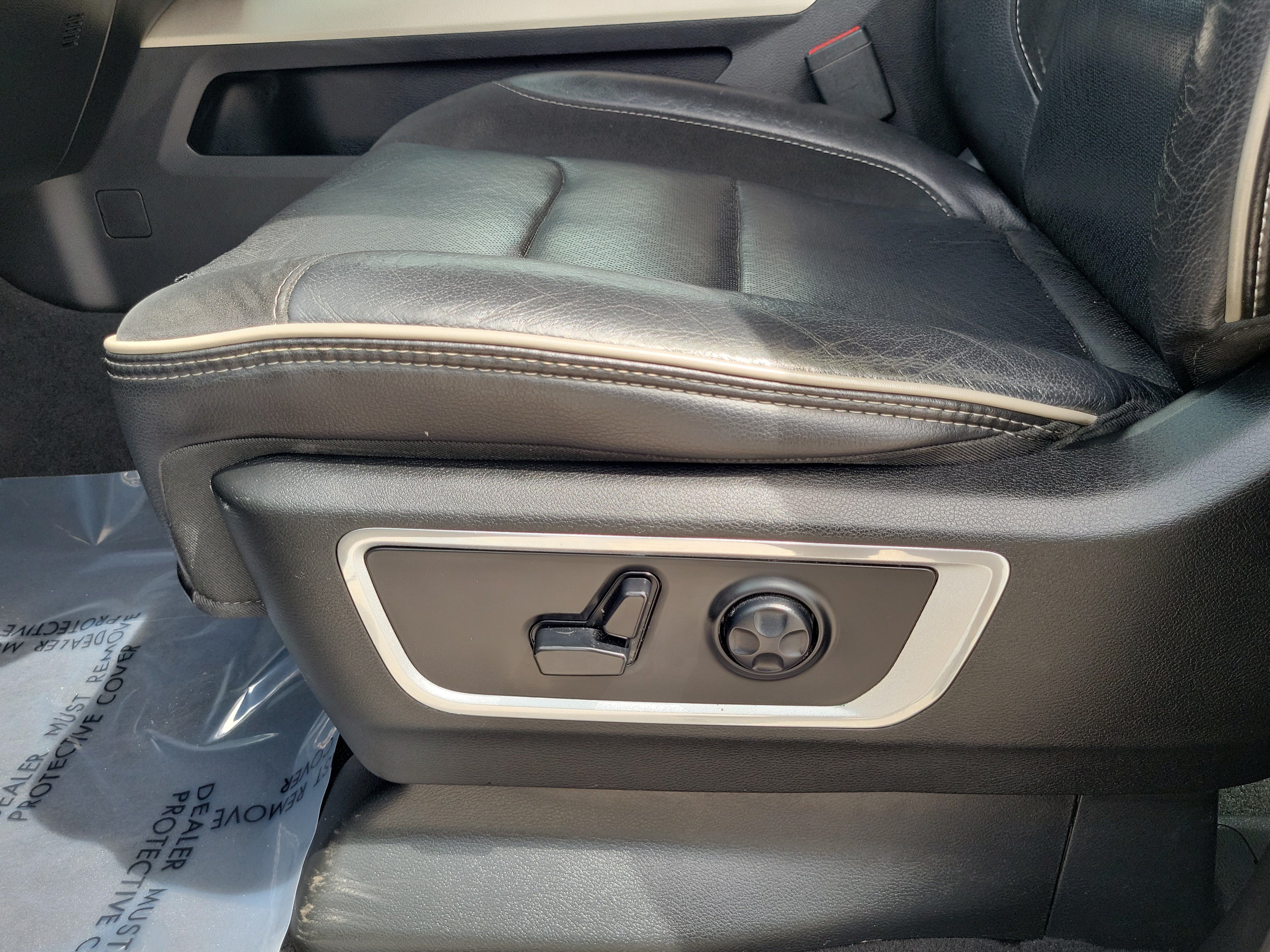 Used 2019 RAM 1500 Laramie AWD/4WD image 12