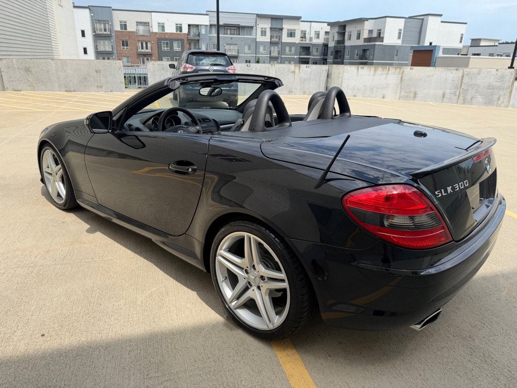 Used 2009 Mercedes-Benz SLK 300 image 5