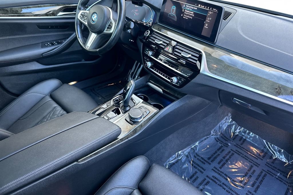 Used 2023 BMW 530e w/ M Sport Package image 16