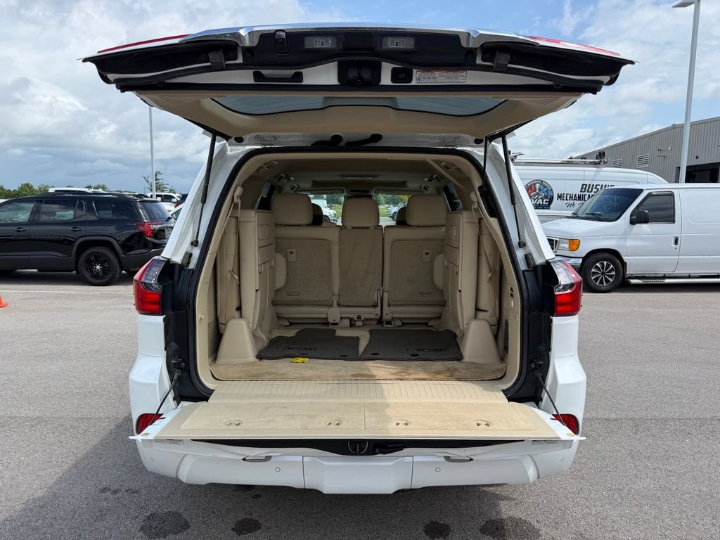 Used 2017 Lexus LX 570 4WD w/ Luxury Package image 38
