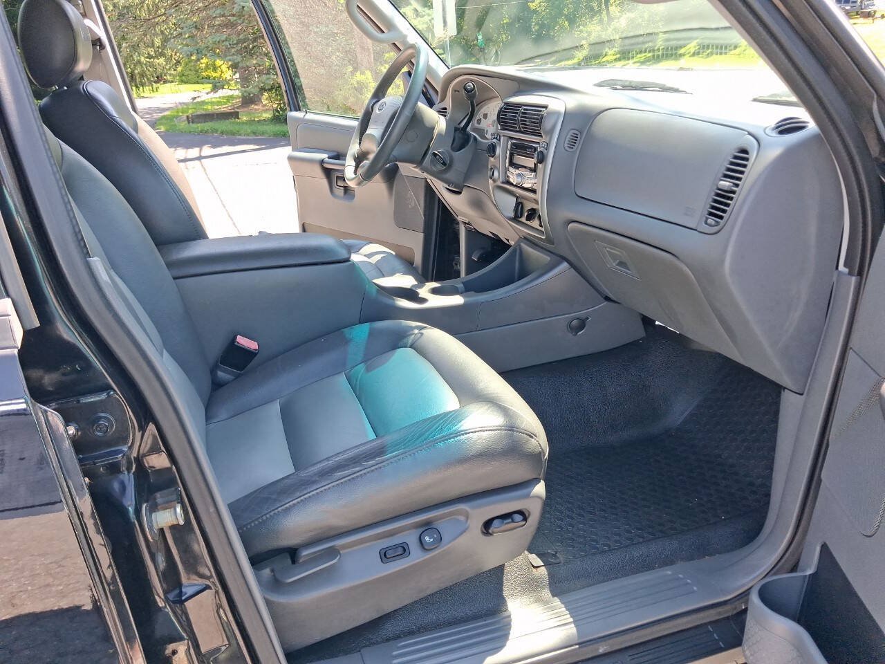 Used 2005 Ford Explorer Sport Trac Adrenalin AWD/4WD image 33