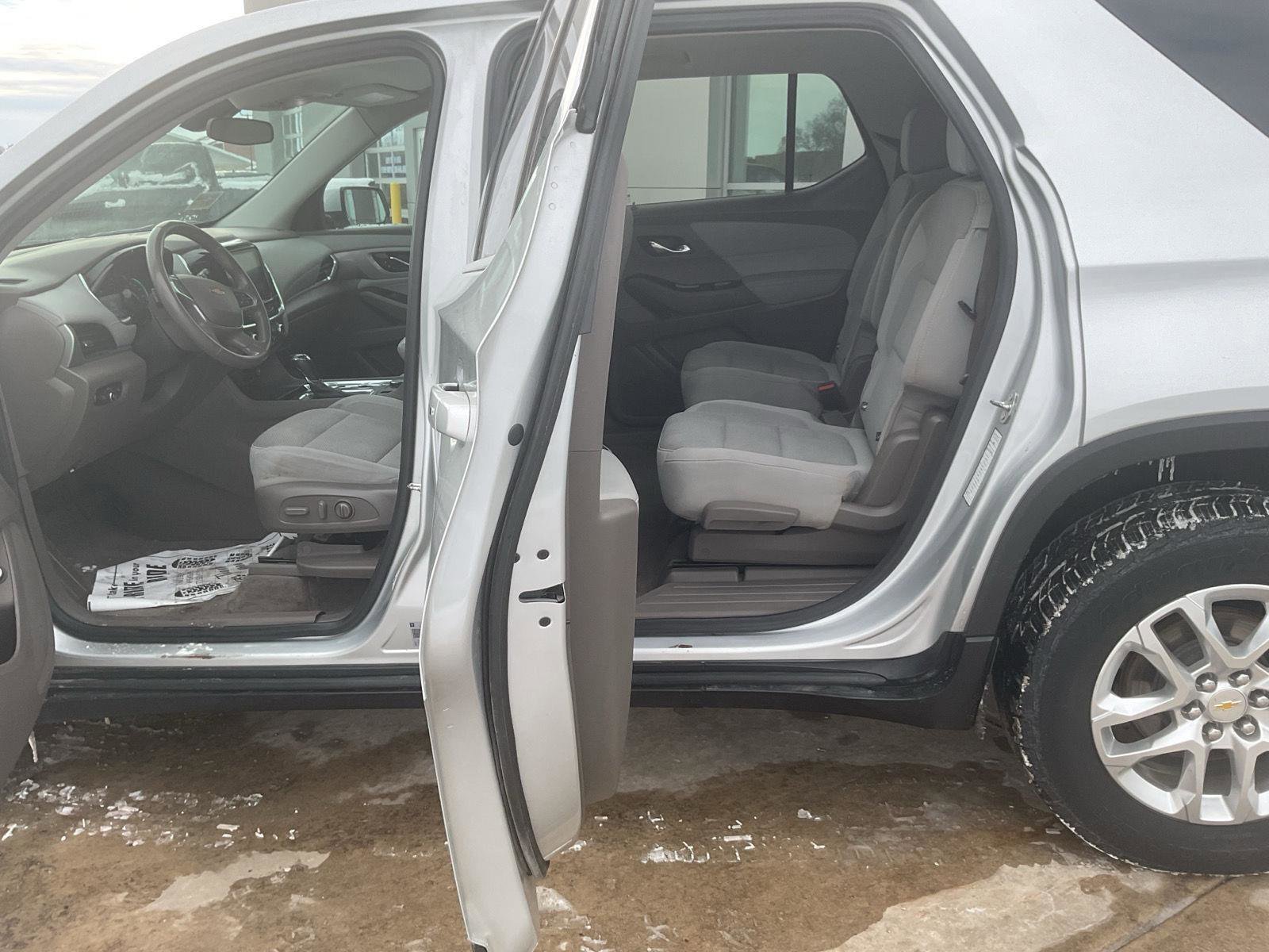 Used 2020 Chevrolet Traverse LT image 19