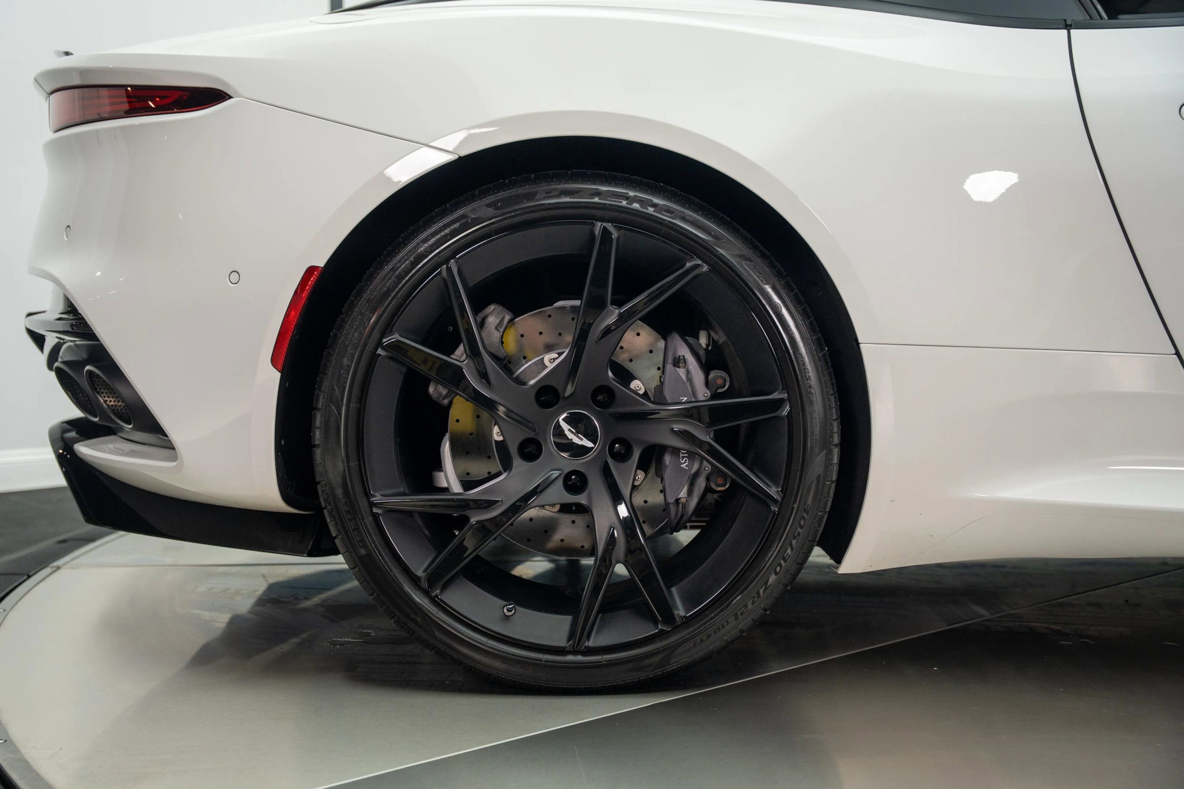 Used 2019 Aston Martin DBS Superleggera image 23