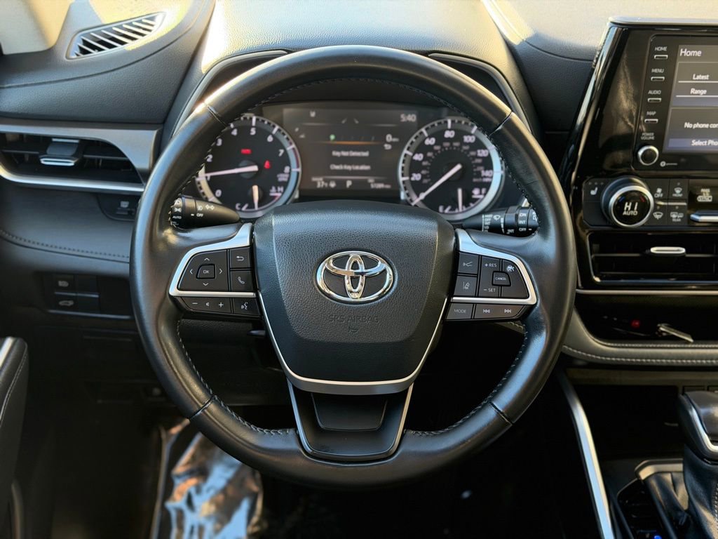 Used 2022 Toyota Highlander XLE image 17