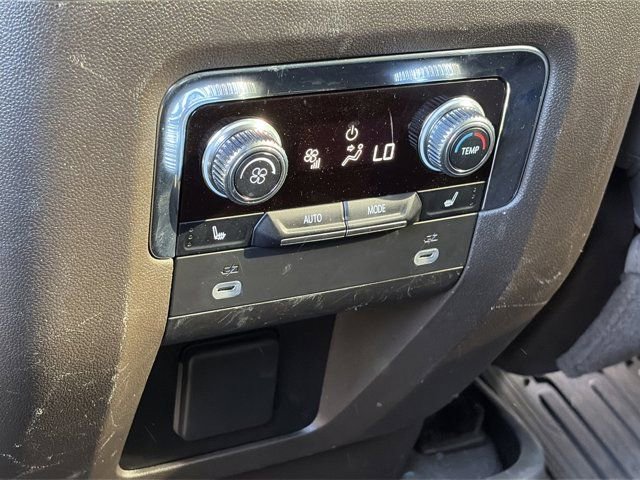 Used 2023 GMC Yukon SLT w/ SLT Premium Package image 12
