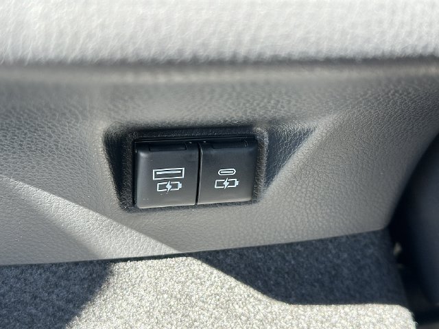 New 2026 Toyota Camry Hybrid FWD image 13