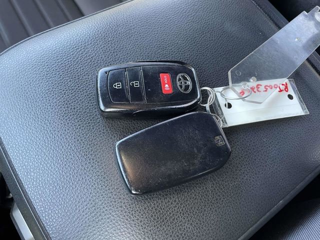 Used 2024 Toyota Tacoma TRD Off-Road image 31