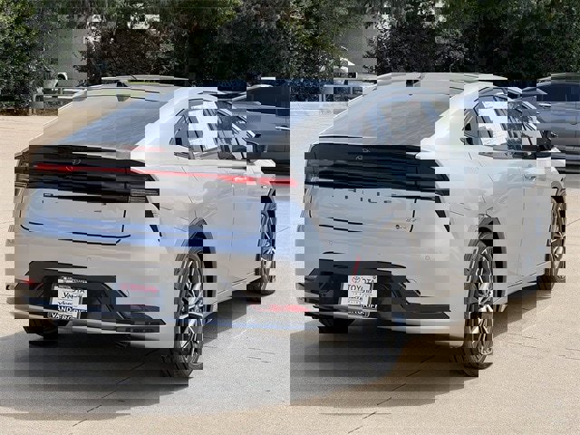 New 2026 Toyota Prius XLE image 4