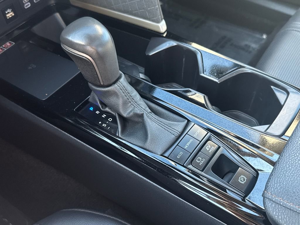 Used 2025 Toyota Camry XLE image 25