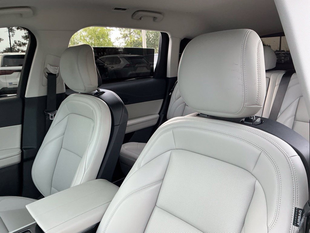 Used 2026 Lincoln Nautilus Premier AWD/4WD image 32