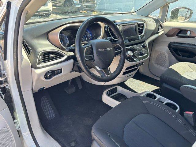 Used 2022 Chrysler Voyager LX FWD image 7