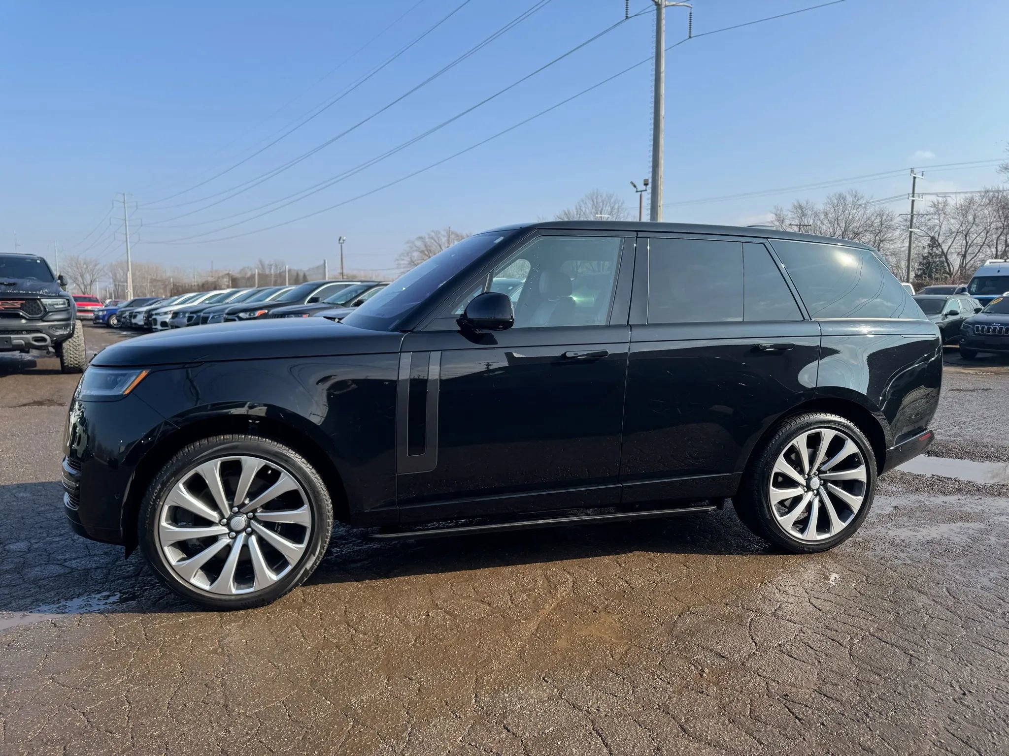 Used 2023 Land Rover Range Rover SE image 8