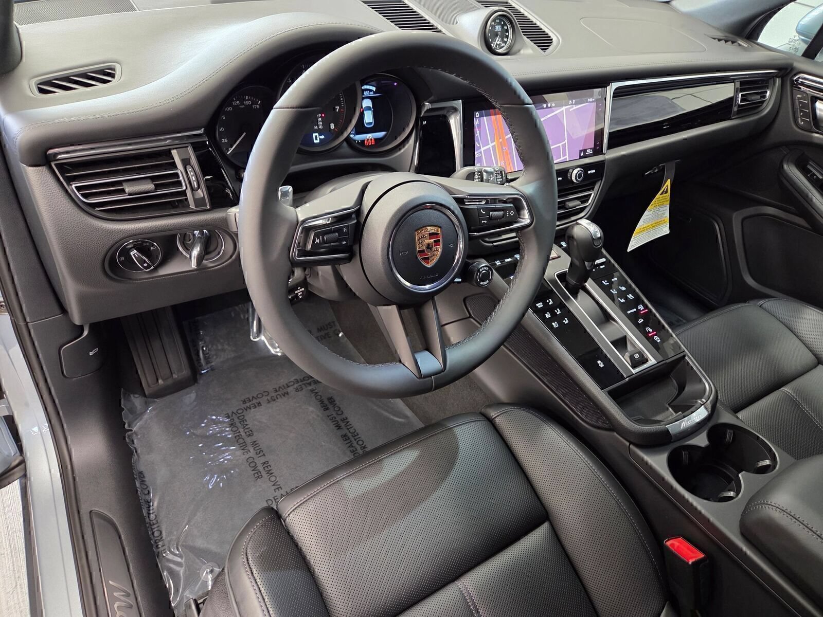 Certified 2026 Porsche Macan AWD/4WD image 4