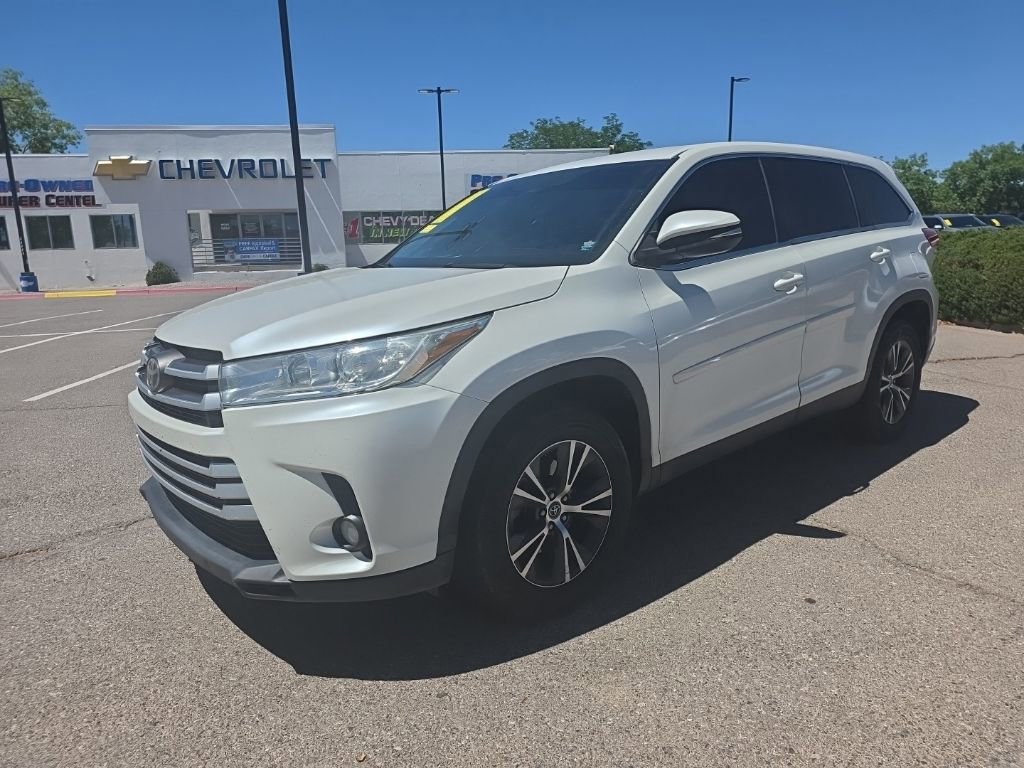 Used 2019 Toyota Highlander Plus FWD image 1