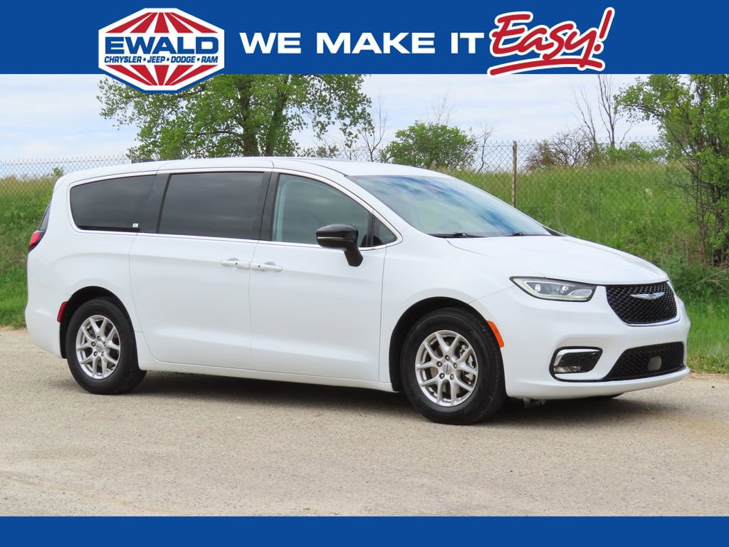 Certified 2024 Chrysler Pacifica Touring-L FWD image 1