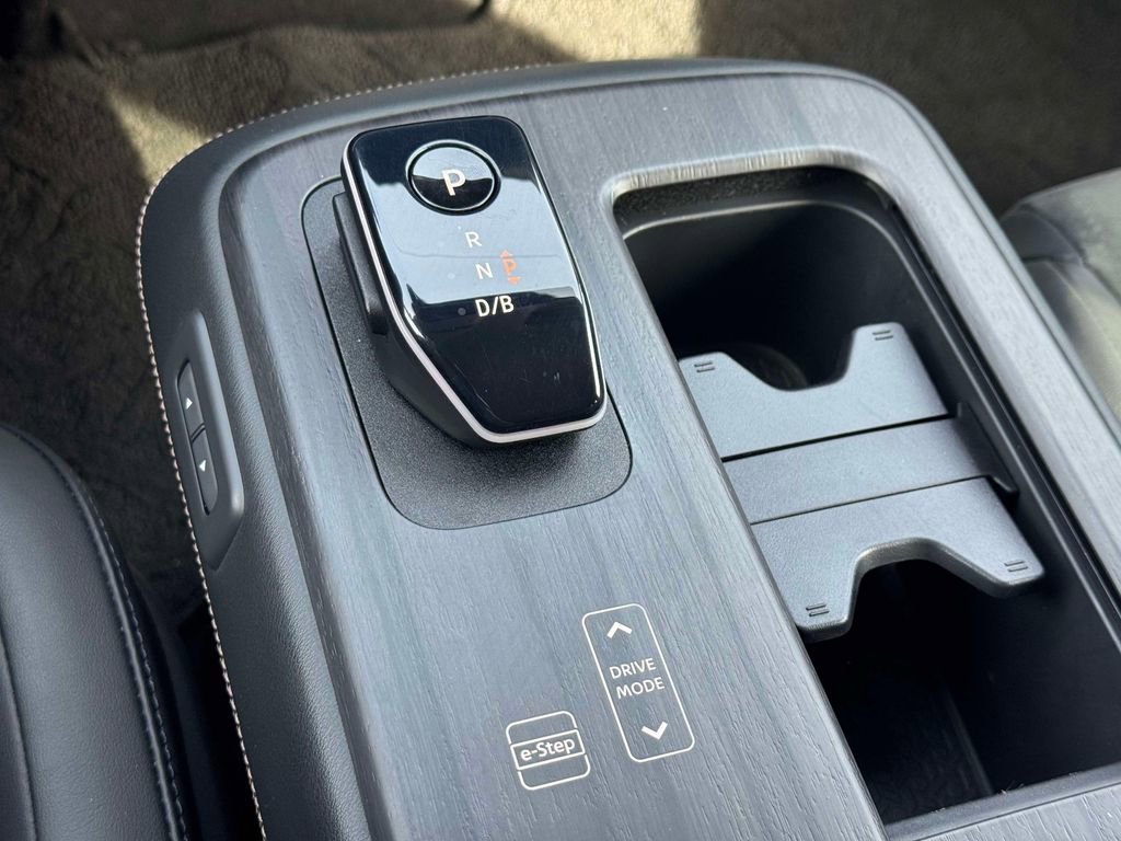 Used 2025 Nissan Ariya AWD image 28