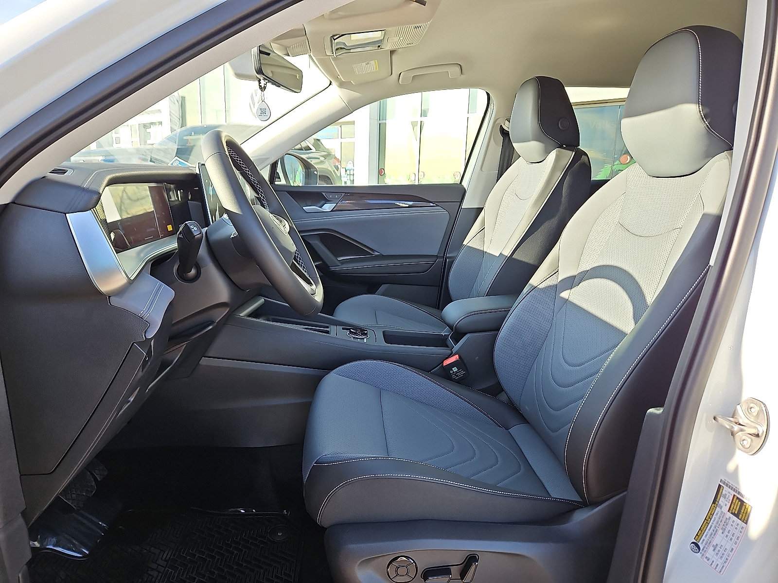 New 2026 Volkswagen Tiguan SE image 12