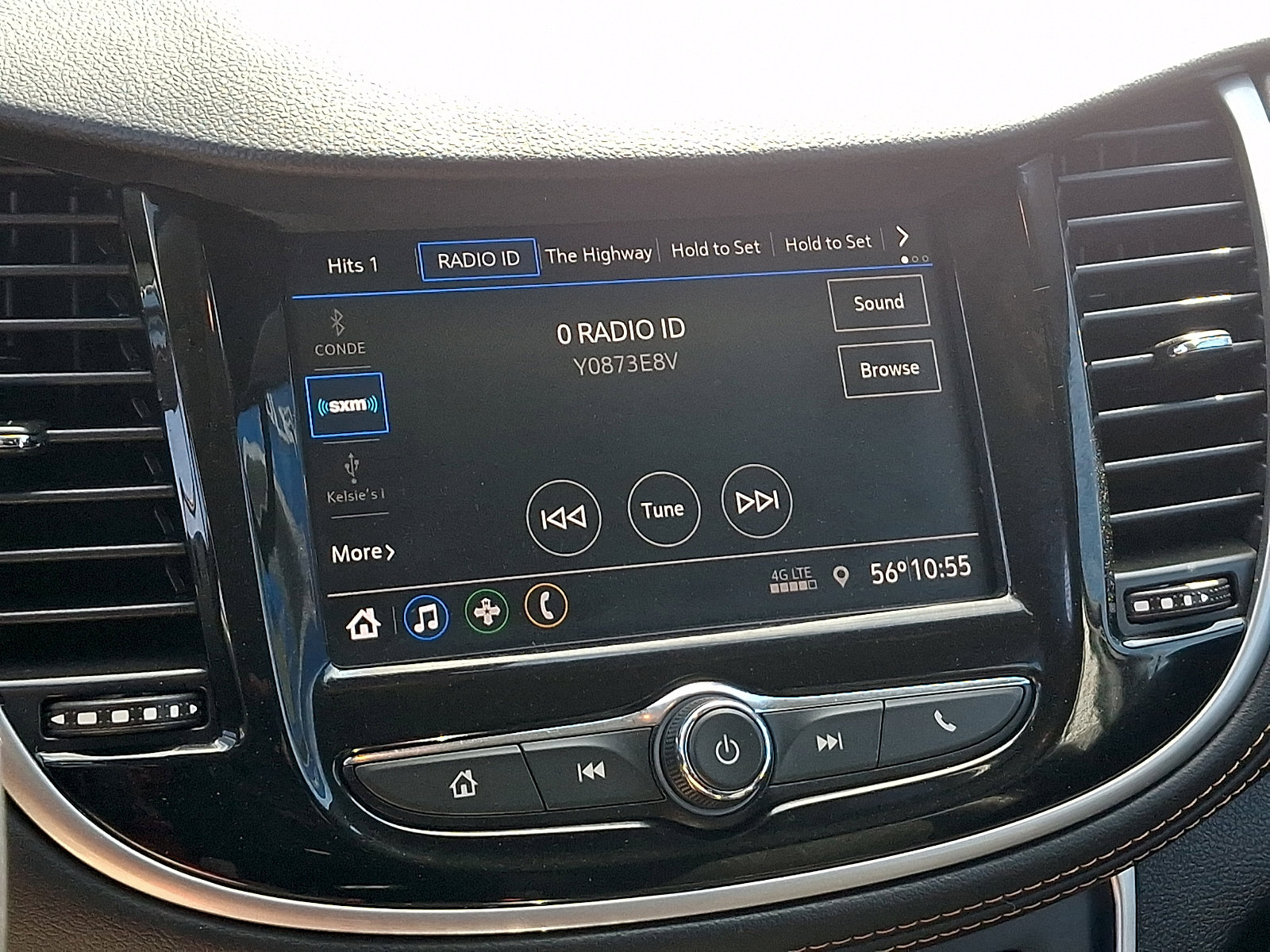 Used 2022 Chevrolet Trax LT w/ Sport Edition image 17