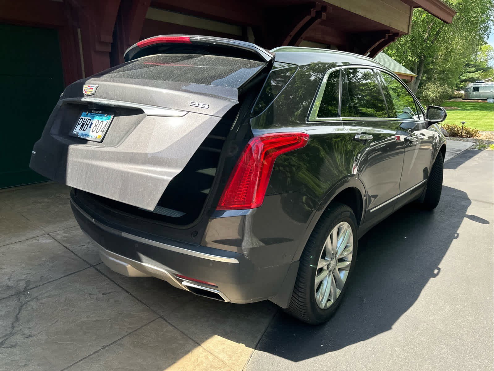 Used 2018 Cadillac XT5 Platinum w/ Driver Assist Package AWD/4WD image 3