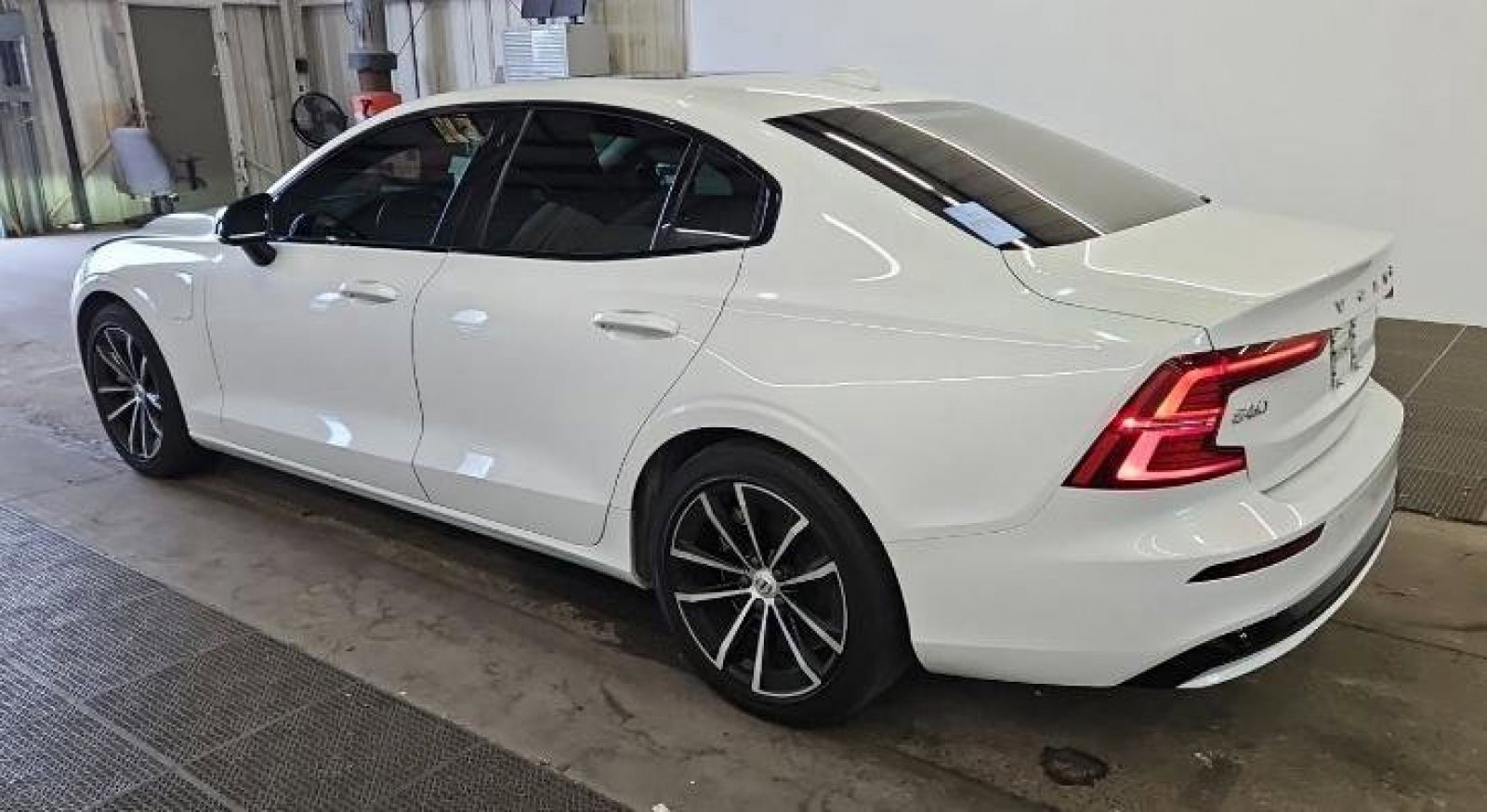Used 2023 Volvo S60 T8 Core AWD/4WD image 2