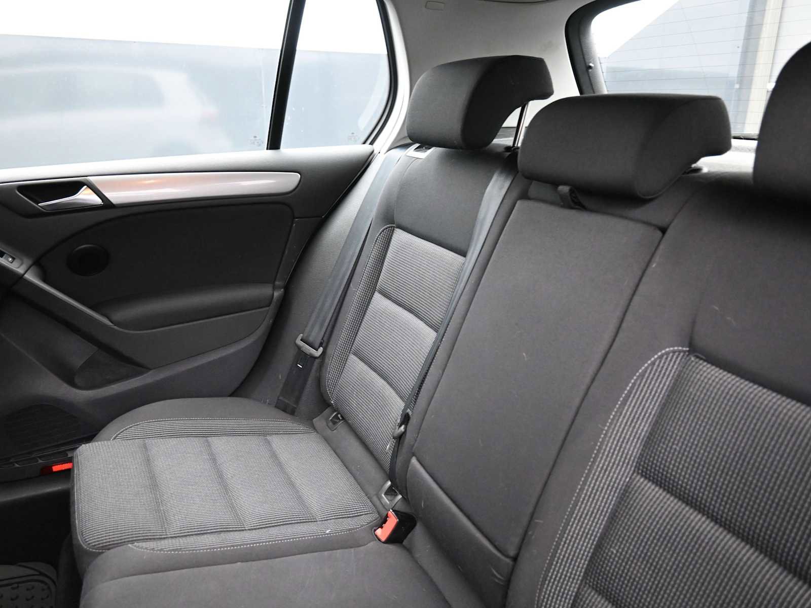 Used 2010 Volkswagen Golf 4-Door image 13